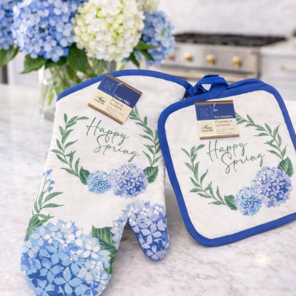 Blue Hydrangea Oven Mitt and Pot Holder Set NWT